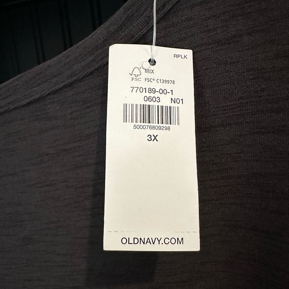 Old Navy Active Breathe On shirt, NWT, size 3x - Picture 2 of 4